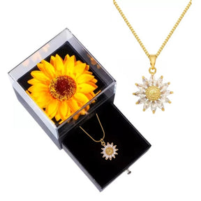 Colar Girassol + Caixa com Flor Eterna