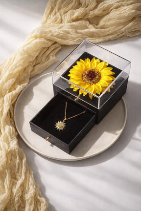 Colar de Girassol + Caixa com Flor Eterna