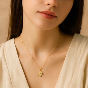 Colar Girassol + Caixa com Flor Eterna